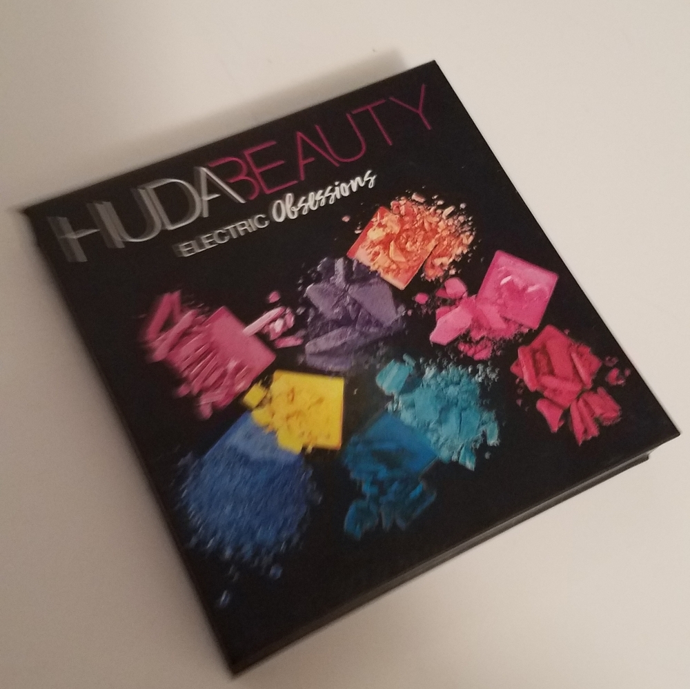 Huda beauty electric eye palette